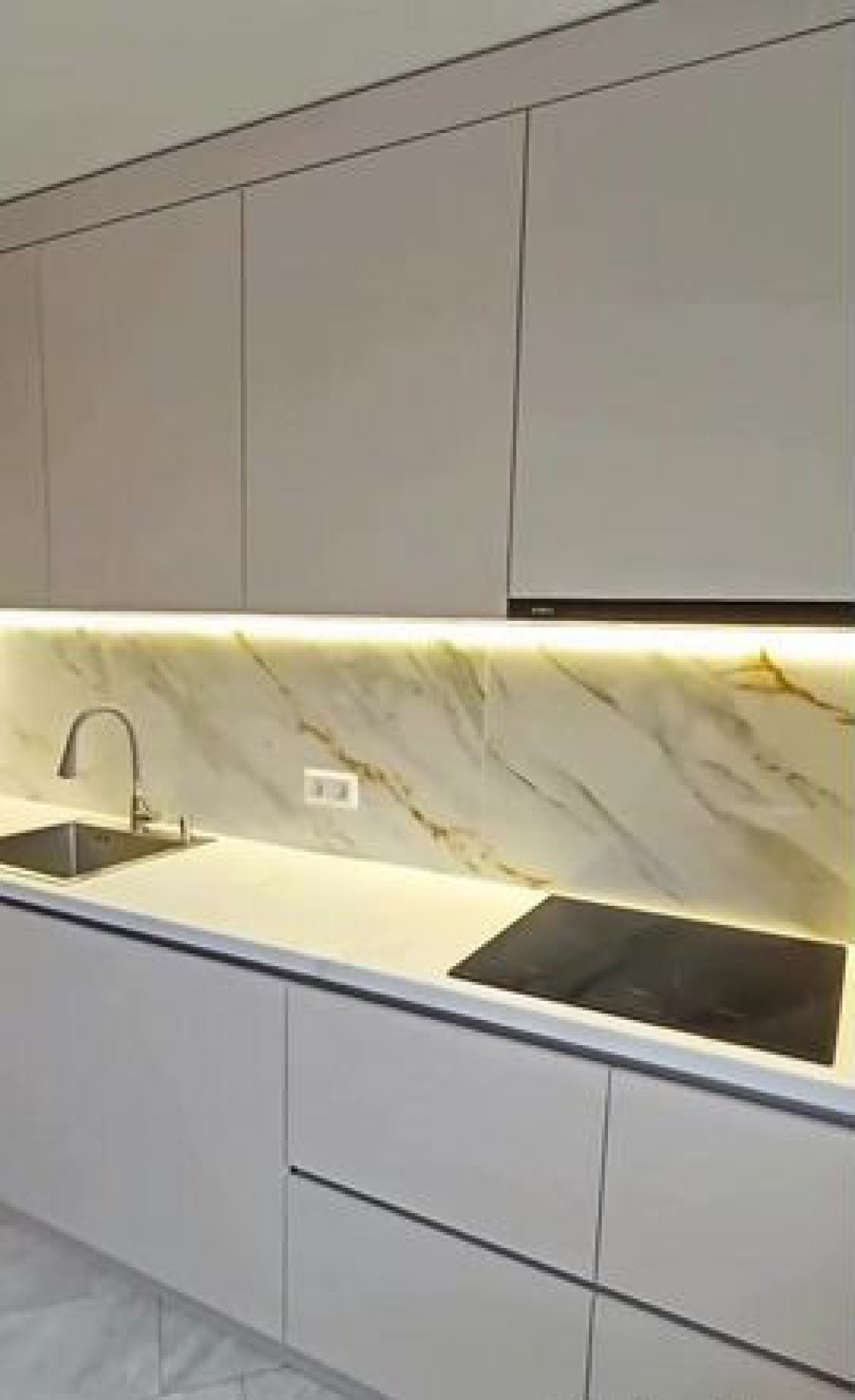 Кухни на заказ с витринами от производителя — от 10 дней